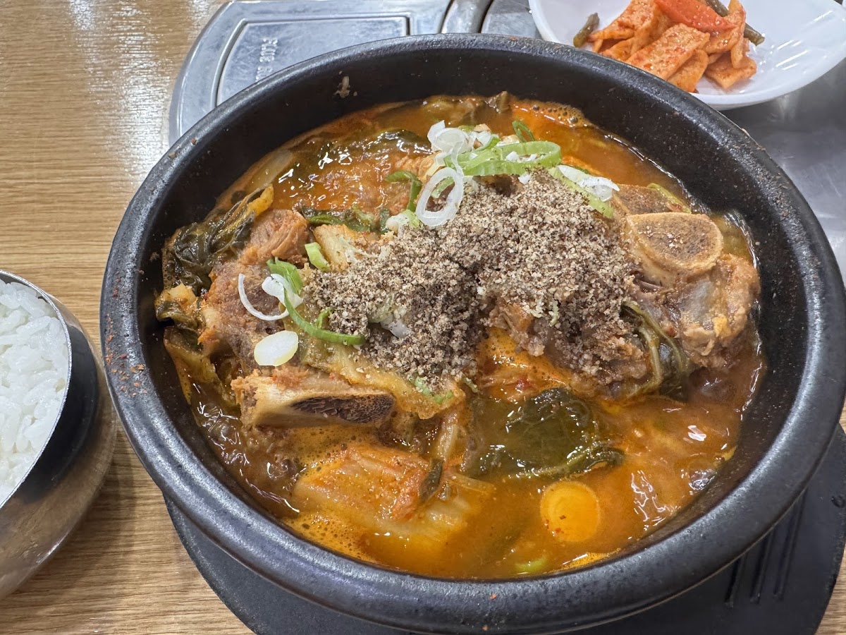 Wondang Gamja-Tang (Pork Back-Bone Stew) Seoullo Branch Photos 2